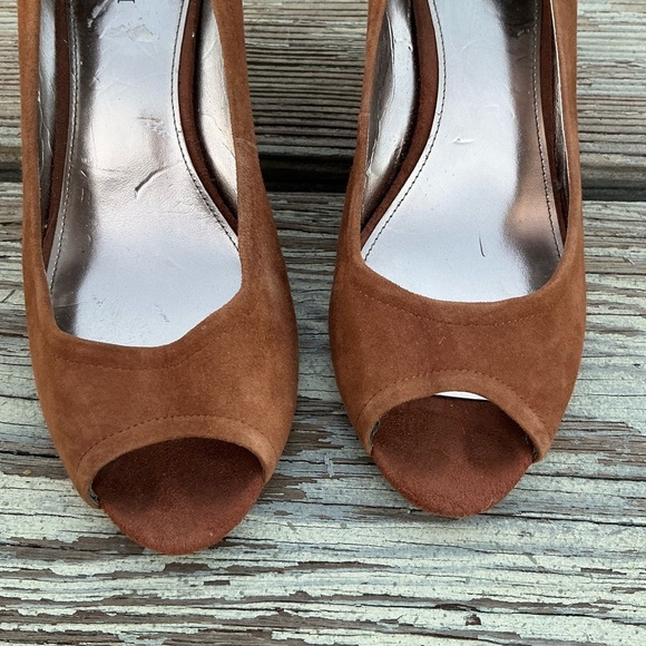 Alfani Brown Peep-Toe Heels with Classic Design - Picture 5 of 5